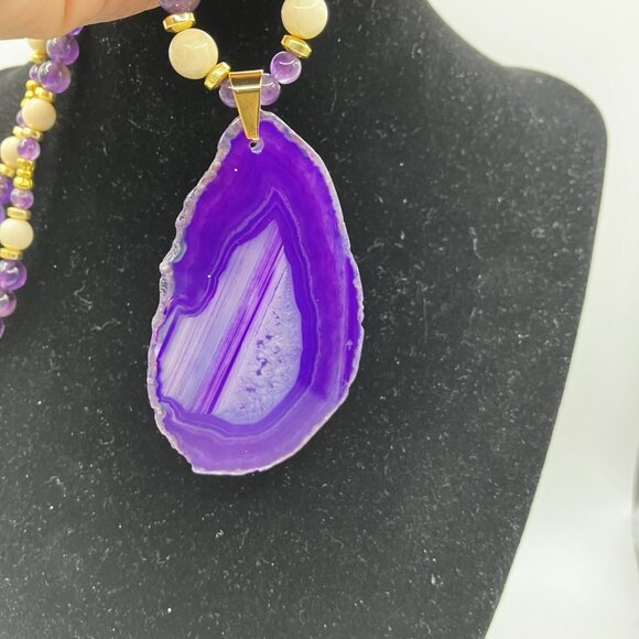Gorgeous 2.5 in Agate Amethyst Gemstone Raw Edge 22 in Beaded necklace - Picture 2 of 12